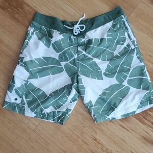 Old Navy Green Leaf Print Men's Board Shorts